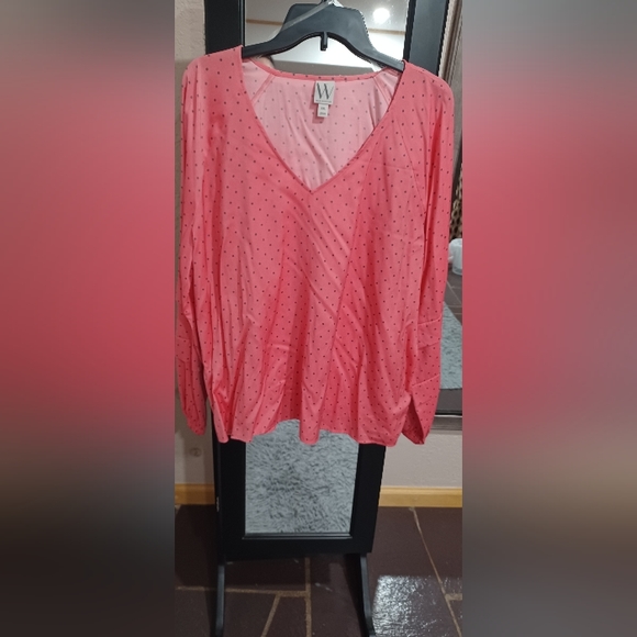 Womens blouse - Picture 2 of 3